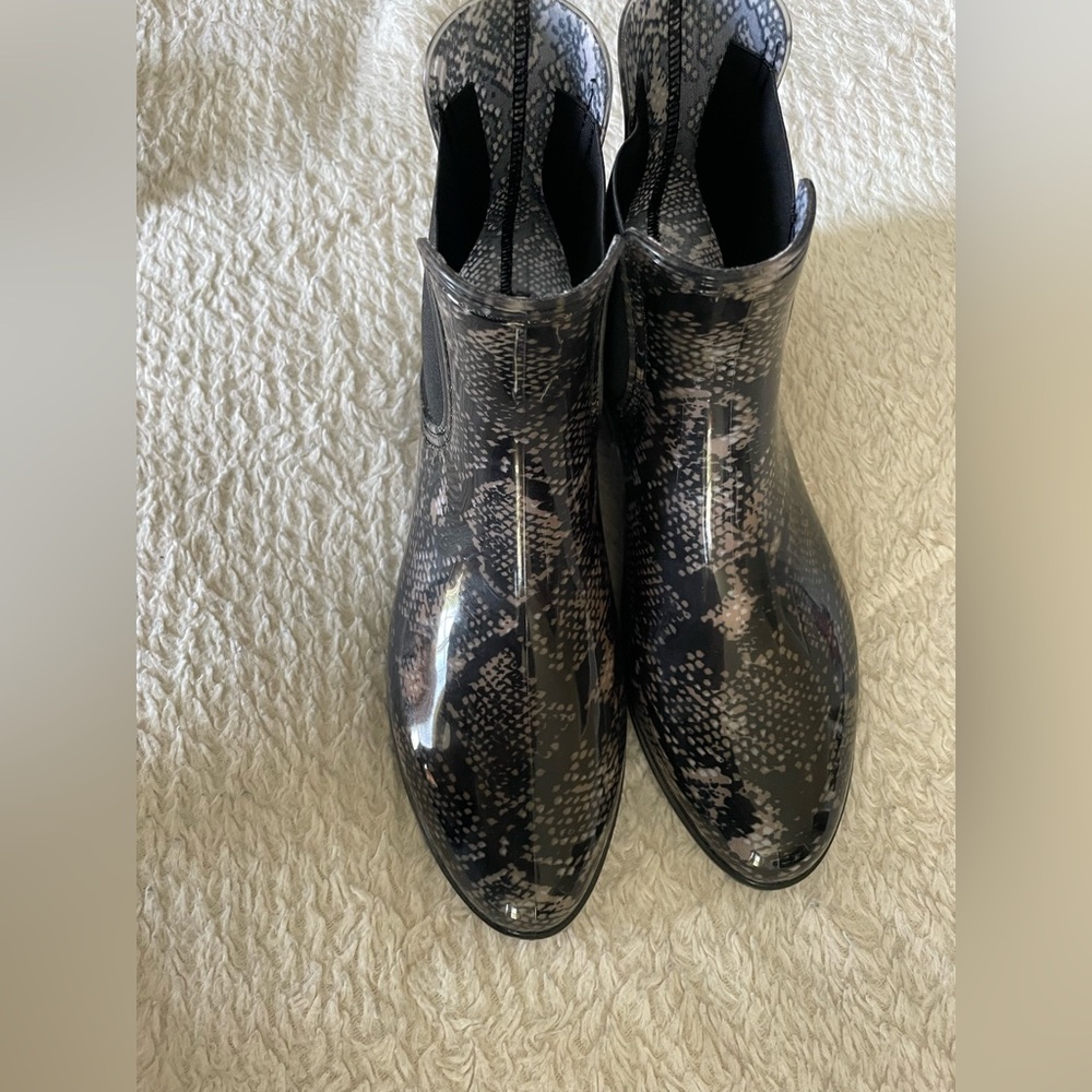 INC Raelynn Snakeskin Pattern Ankle Boots - Women’s size 10 - NEW